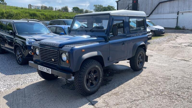 LAND ROVER DEFENDER