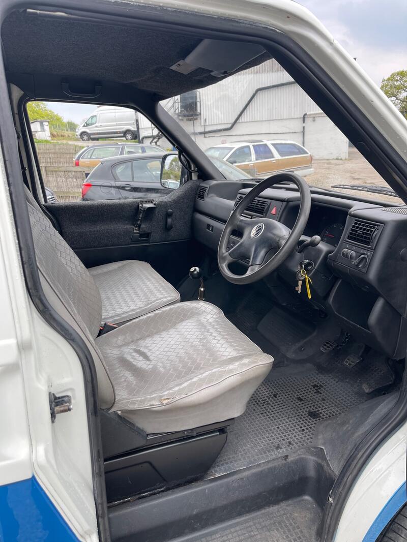 VOLKSWAGEN TRANSPORTER