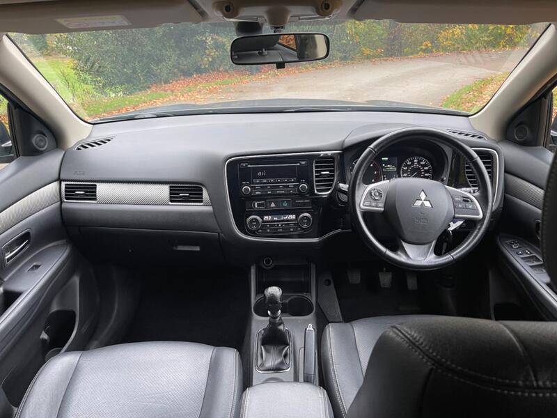 MITSUBISHI OUTLANDER