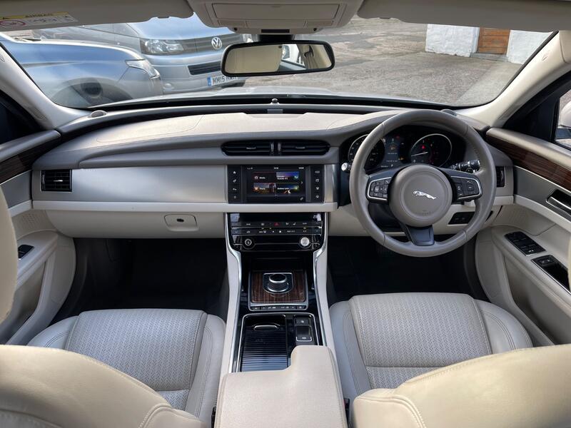 JAGUAR XF