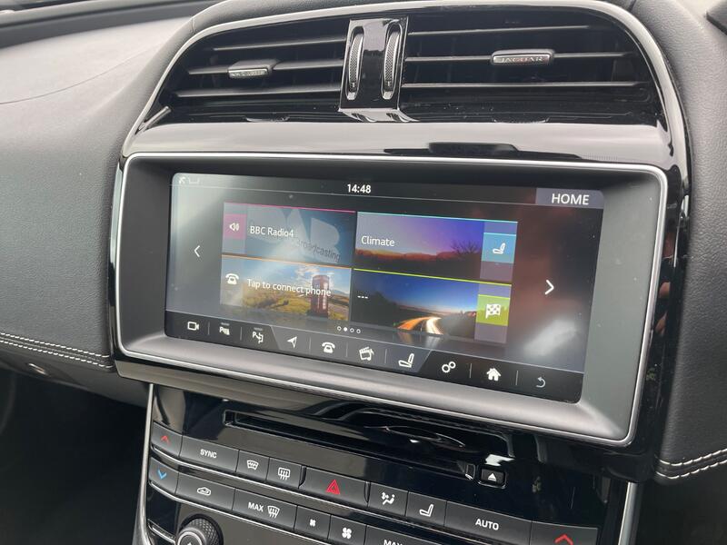JAGUAR XE