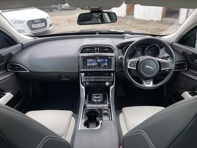 JAGUAR XE