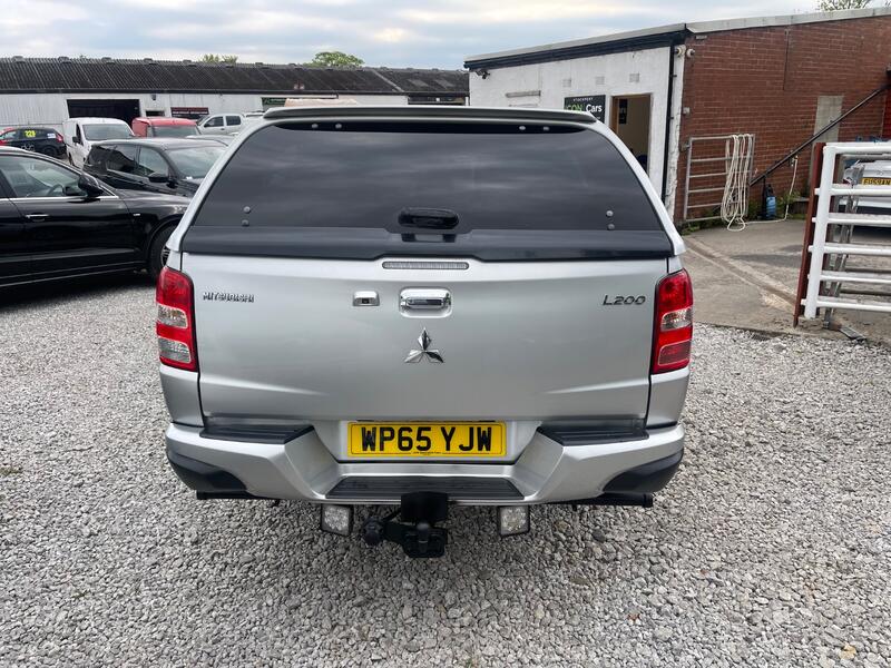 MITSUBISHI L200