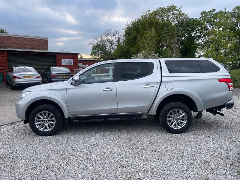 MITSUBISHI L200