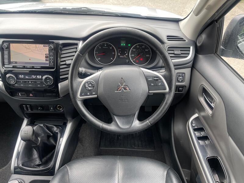MITSUBISHI L200