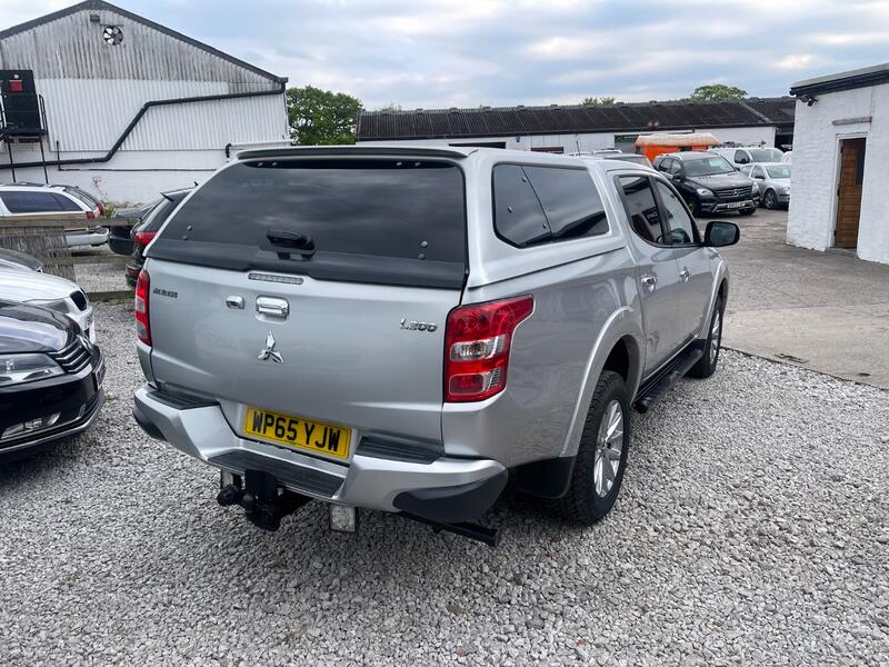 MITSUBISHI L200
