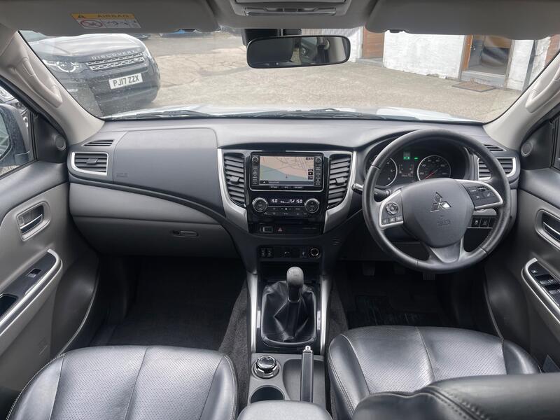 MITSUBISHI L200
